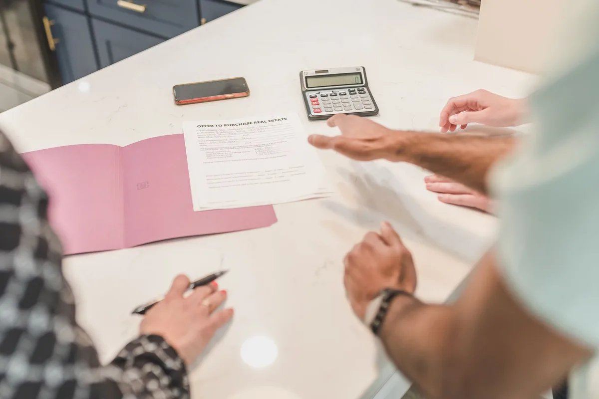 Examen attentif d'un contrat de réservation immobilière