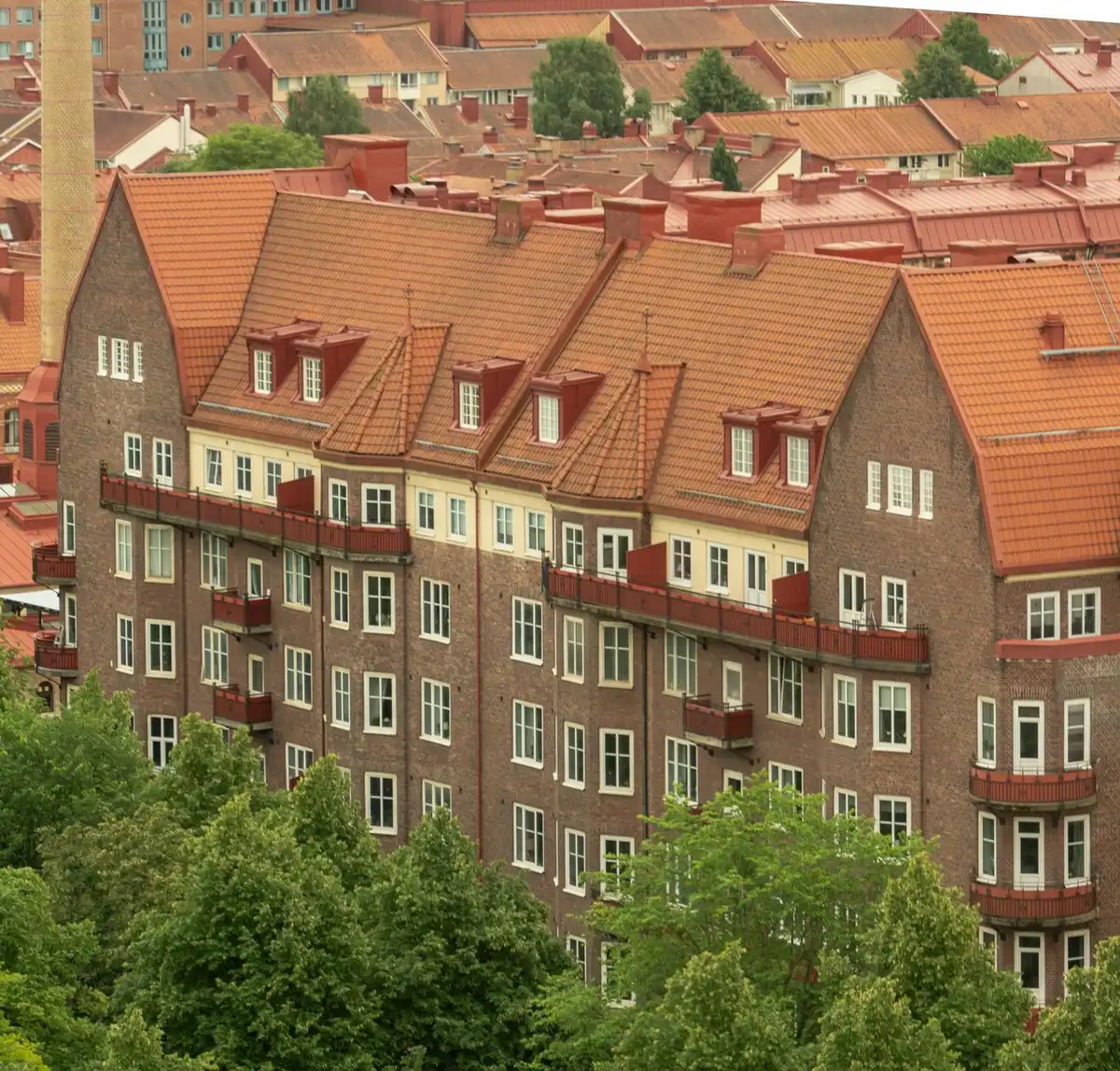 Vue aérienne de bâtiments résidentiels dans différents quartiers urbains
