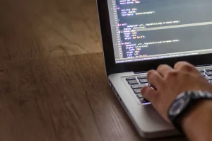 Vibe coding pour site web : quand l&rsquo;utiliser pour personnaliser votre site ?