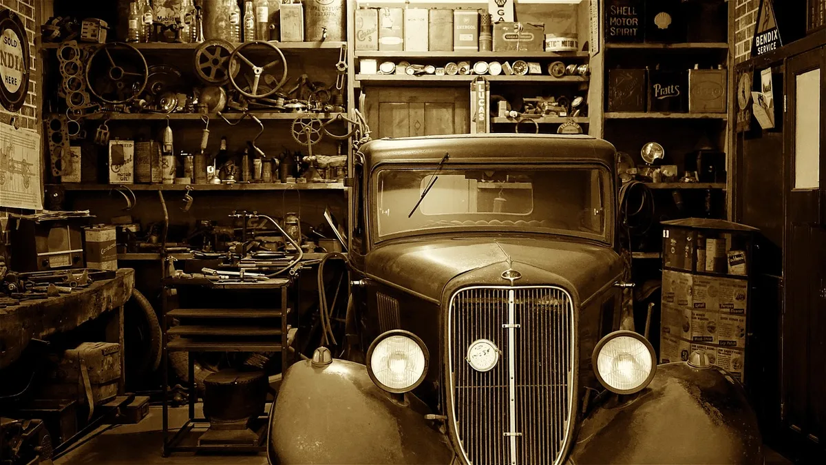 Atelier de réparation automobile effectuant un remplacement de vitre