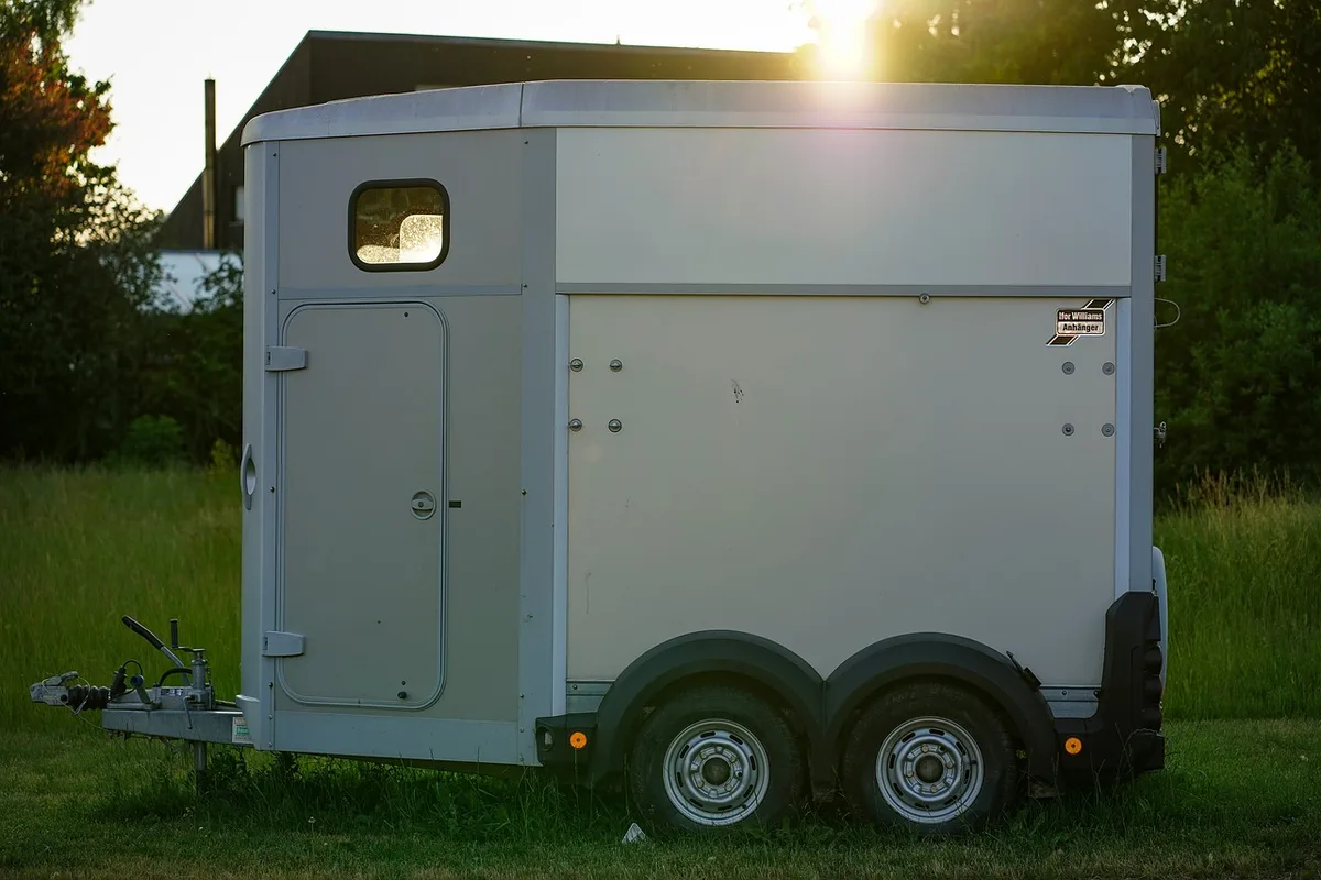 Calcul du taux de remplissage sur une feuille avec camion en arrière-plan