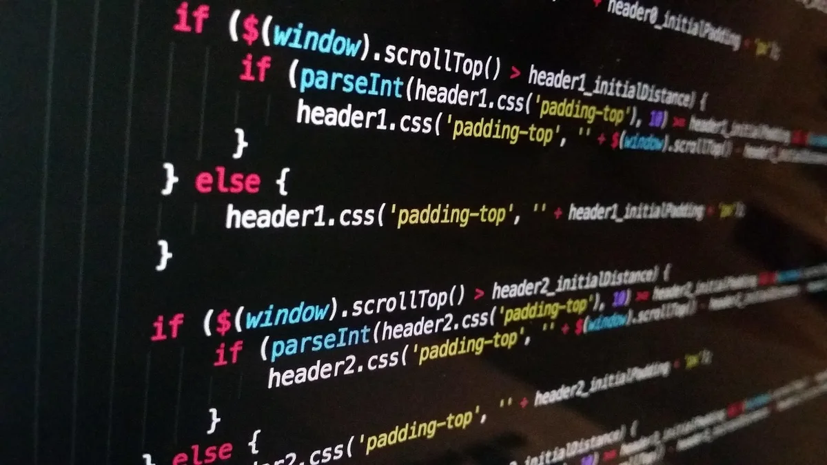 Écran affichant des tests de code et la vérification de compatibilité entre navigateurs
