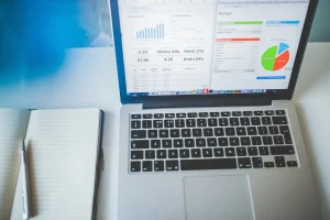 Comment utiliser le vibe coding ? Avantages, limites et bonnes pratiques