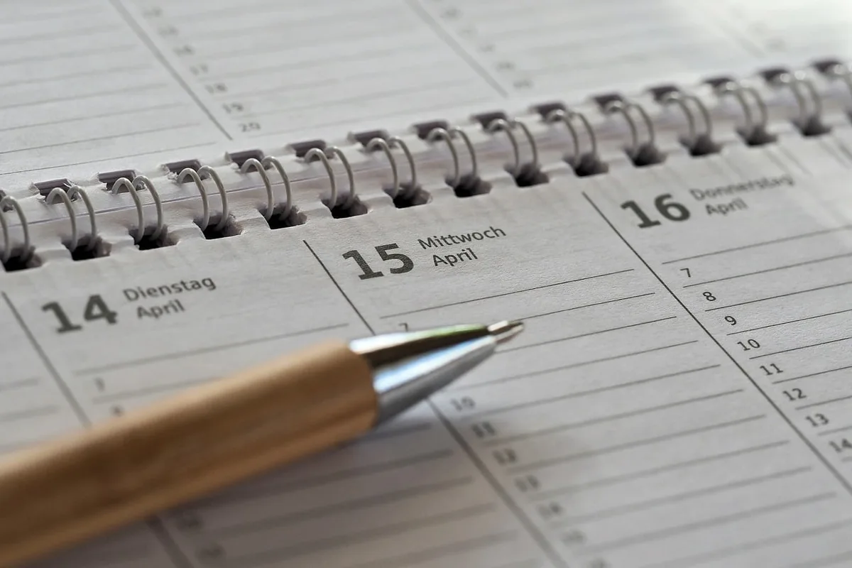 Calendrier montrant les périodes de quinzaines pour le calcul des intérêts