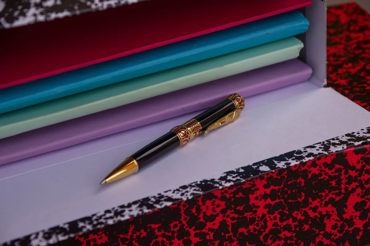 Acte notarié d'hypothèque avec dossier de prêt immobilier