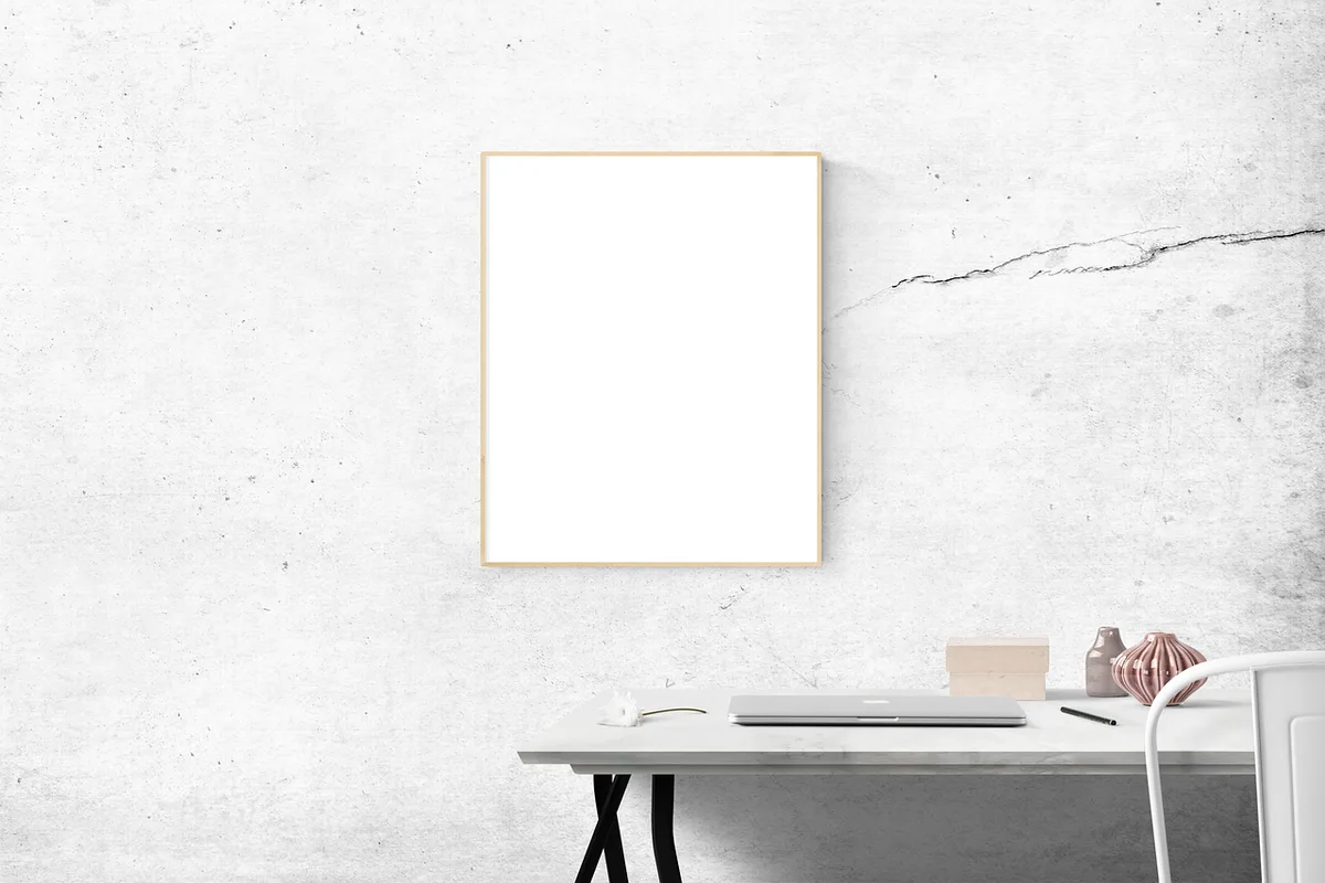 Schéma tête‑de‑parcours et notes sur un bureau illustrant attirer convertir retenir