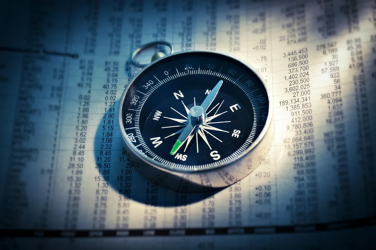 Réunion d'équipe discutant d'une inscription en bourse