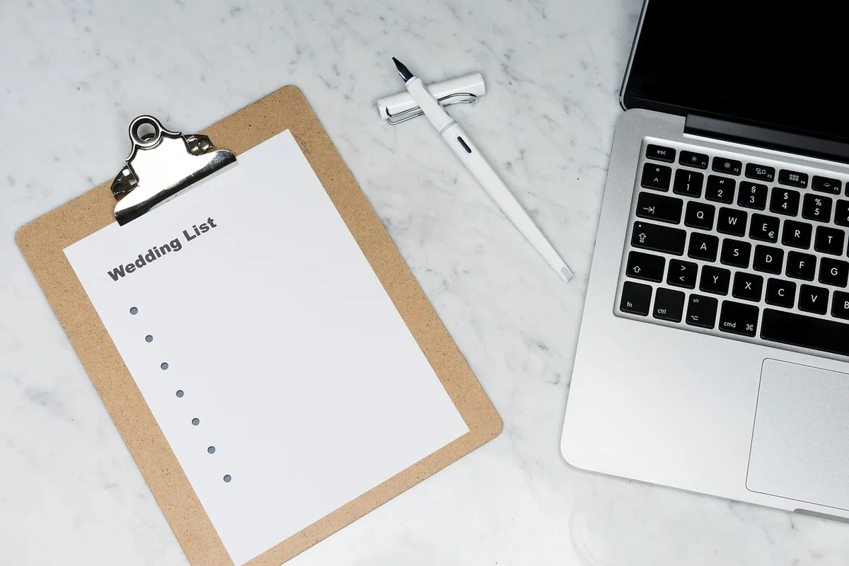 Formulaire d'inscription par e-mail sur un site web avec liste de contacts